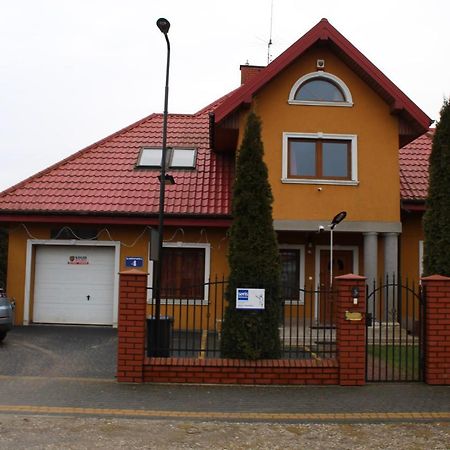 Dworek W Zieleni Varšava Exteriér fotografie