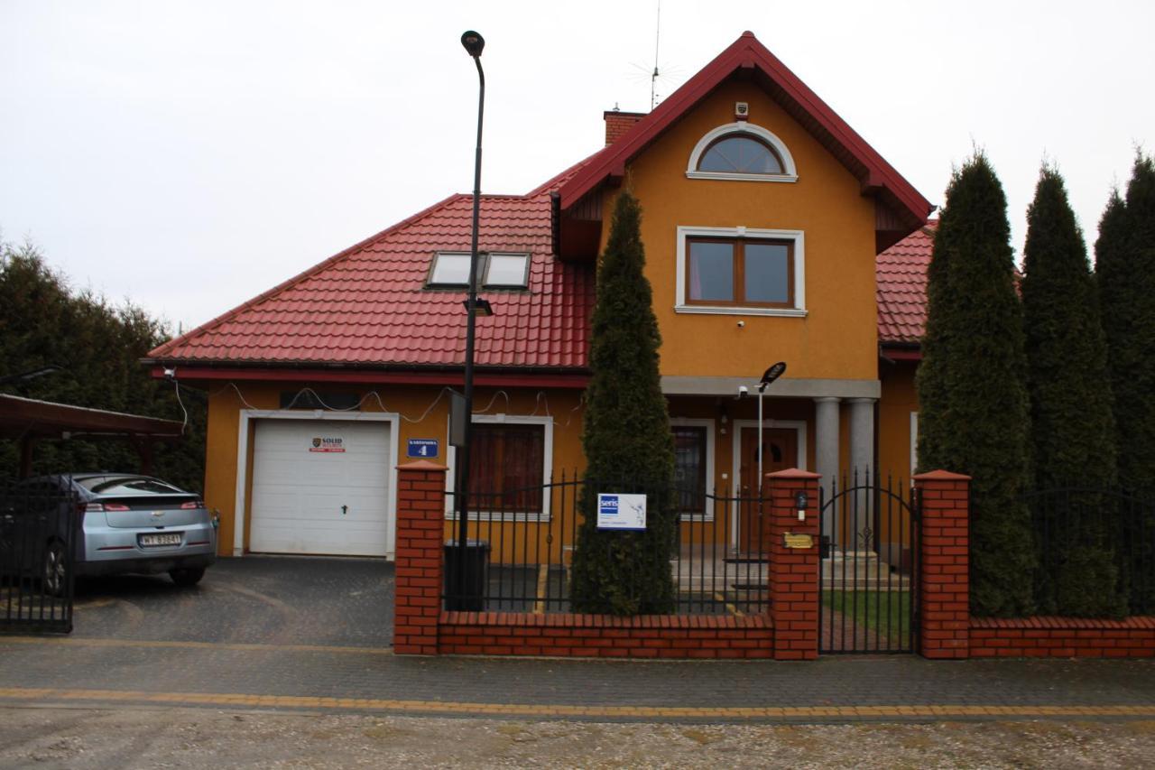 Dworek W Zieleni Varšava Exteriér fotografie